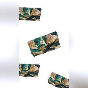 Introducing our dazzling Sequin Clutch!